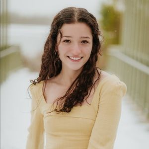 Meet your Posher, Claudia